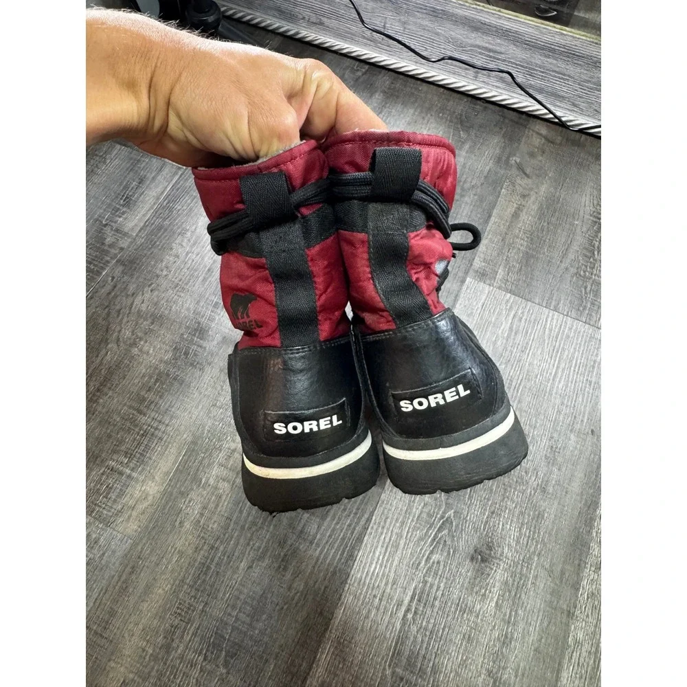 Sorel Whitney Short Lace Waterproof Winter Boots Red Black Womens 9 LL5310-611